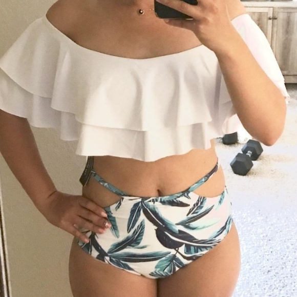 White Off Shoulder Ruffle Top & High Waisted Blue Floral Bottom Size S - Picture 11 of 12